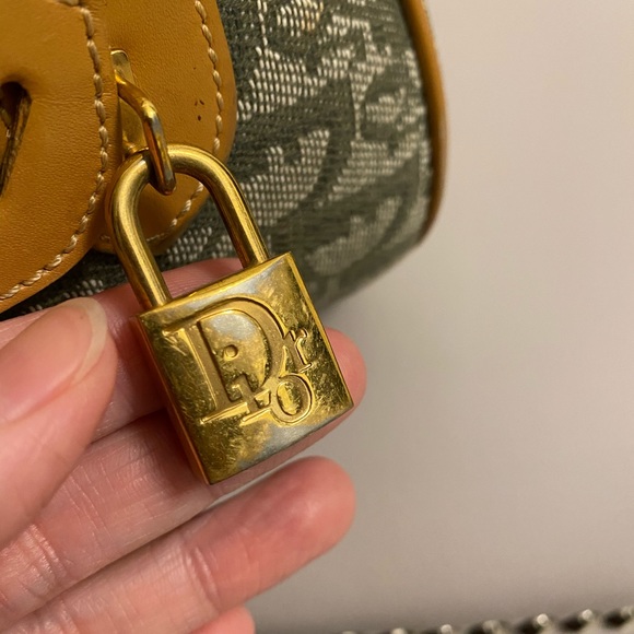 Authentic vintage Christian Dior monogram bag, Rihanna has the same style - Picture 15 of 16
